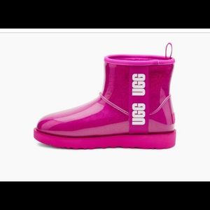 Ugg boots women size 9 worn once been in box ever since